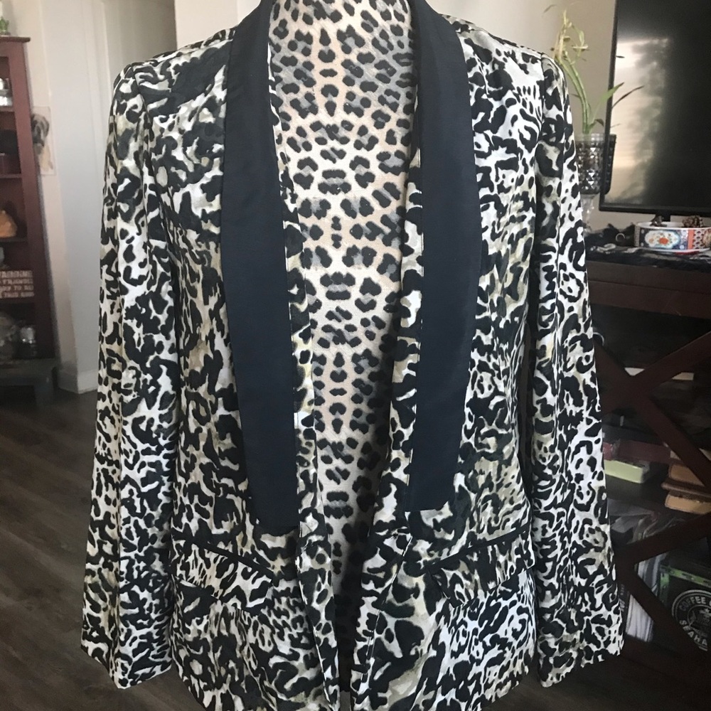 Leopard print blazer